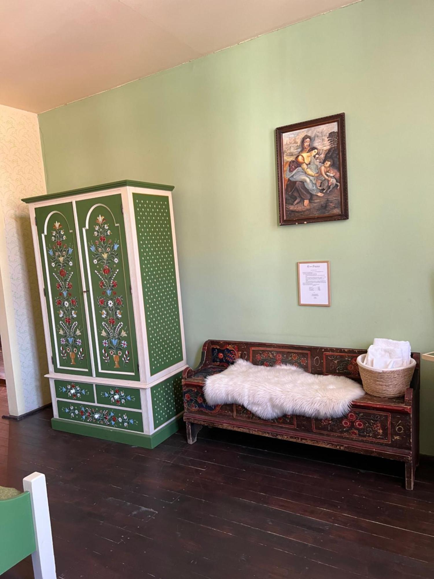 ホテル Casa Saseasca シギショアラ エクステリア 写真